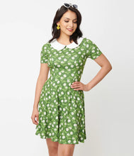 Load image into Gallery viewer, Unique Vintage Green &amp; White Daisy Margot Fit &amp; Flare Dress
