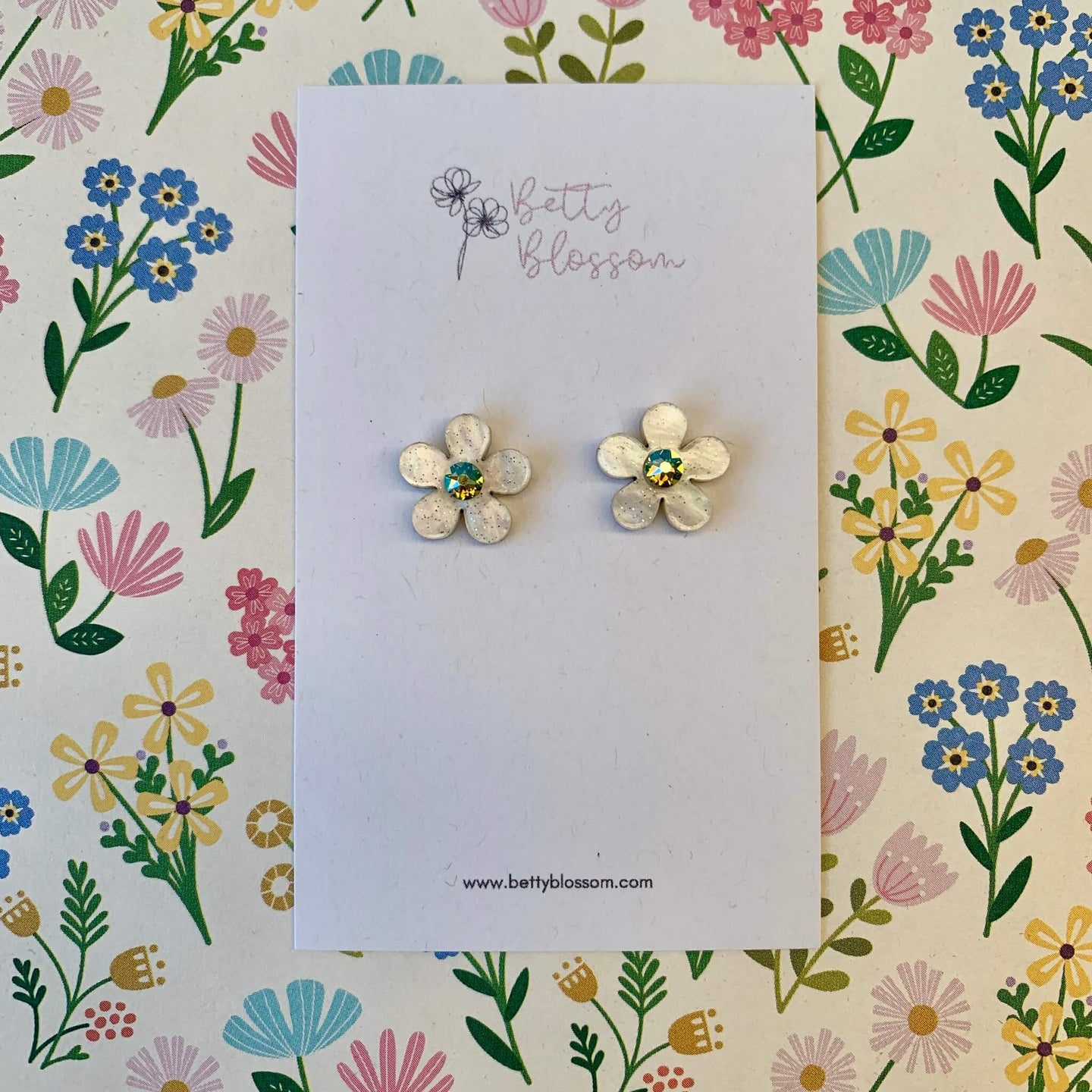Betty Blossom Ivory & Peridot Flower Stud Earrings